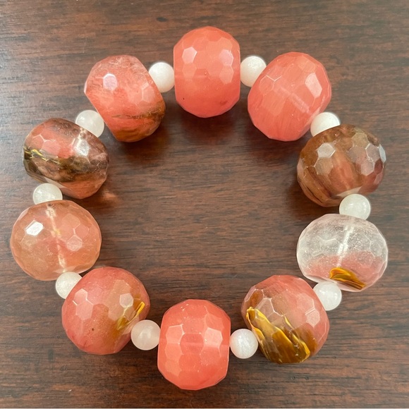 Faceted pink stone & rose quartz stretchy bangle bracelet - Picture 3 of 6